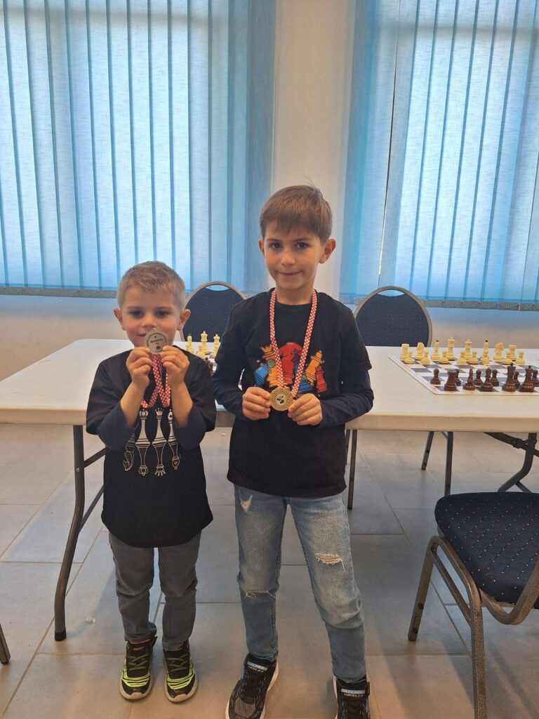 Mlade nada kluba na turniru u Šiškovcima