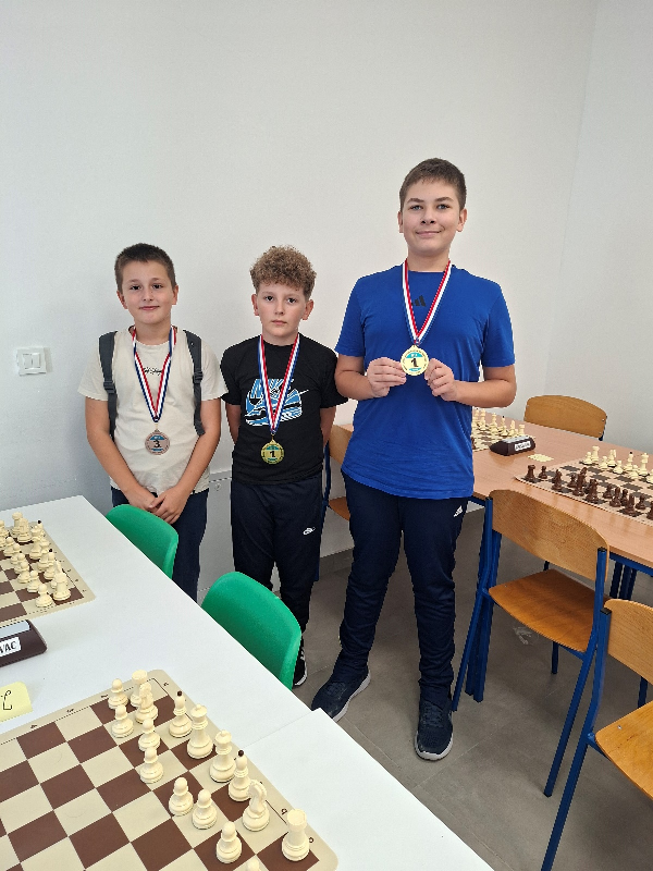 ŠK Slavonac Nexe sjajan na kadetskom i seniorskom turniru u Brestovcu